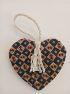 2 - Coração Decorativo em Tecido com Padrão V1